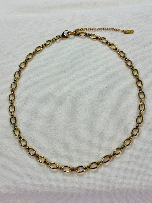 Iris Oval Chain