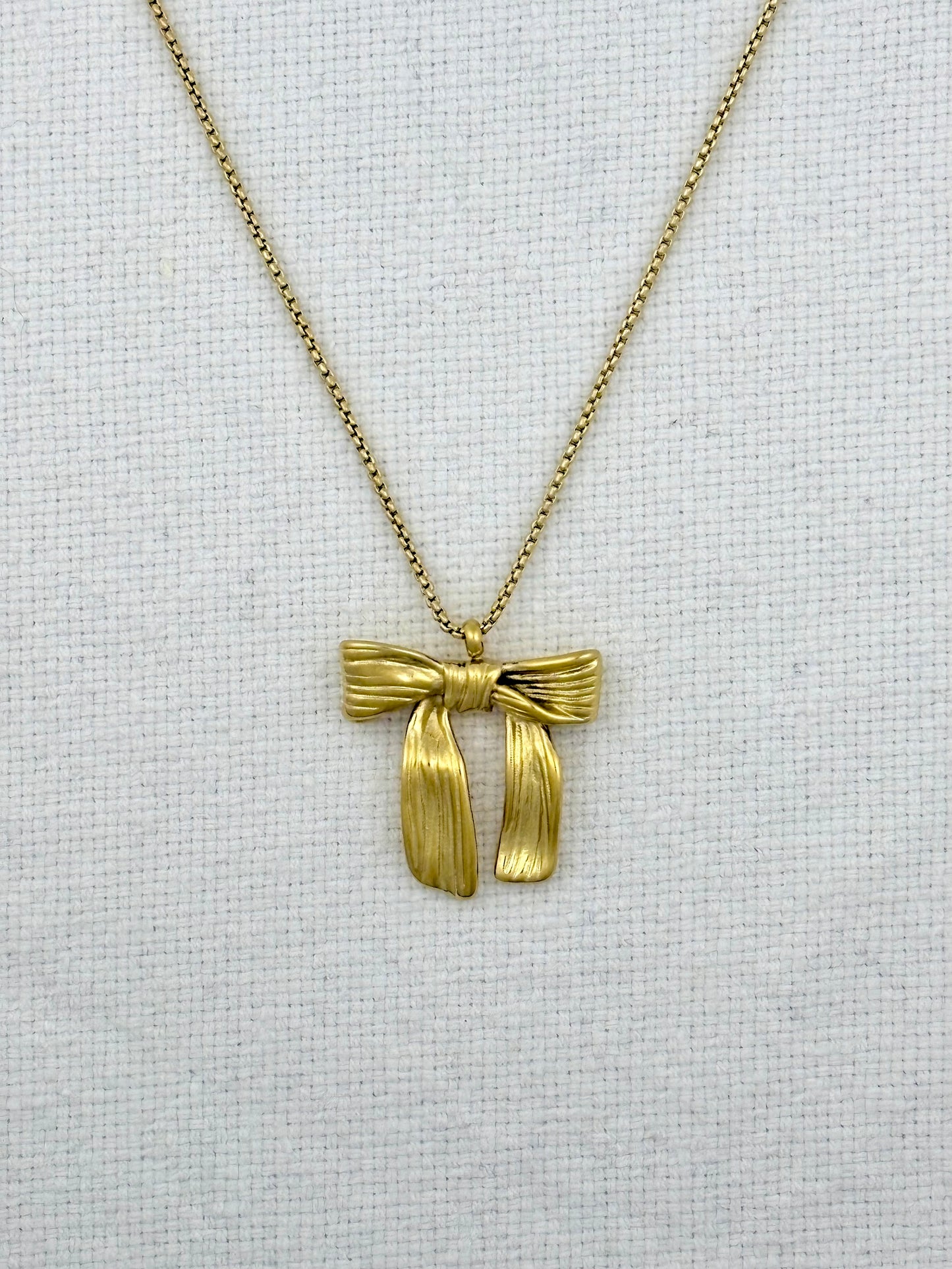 Bow Necklace