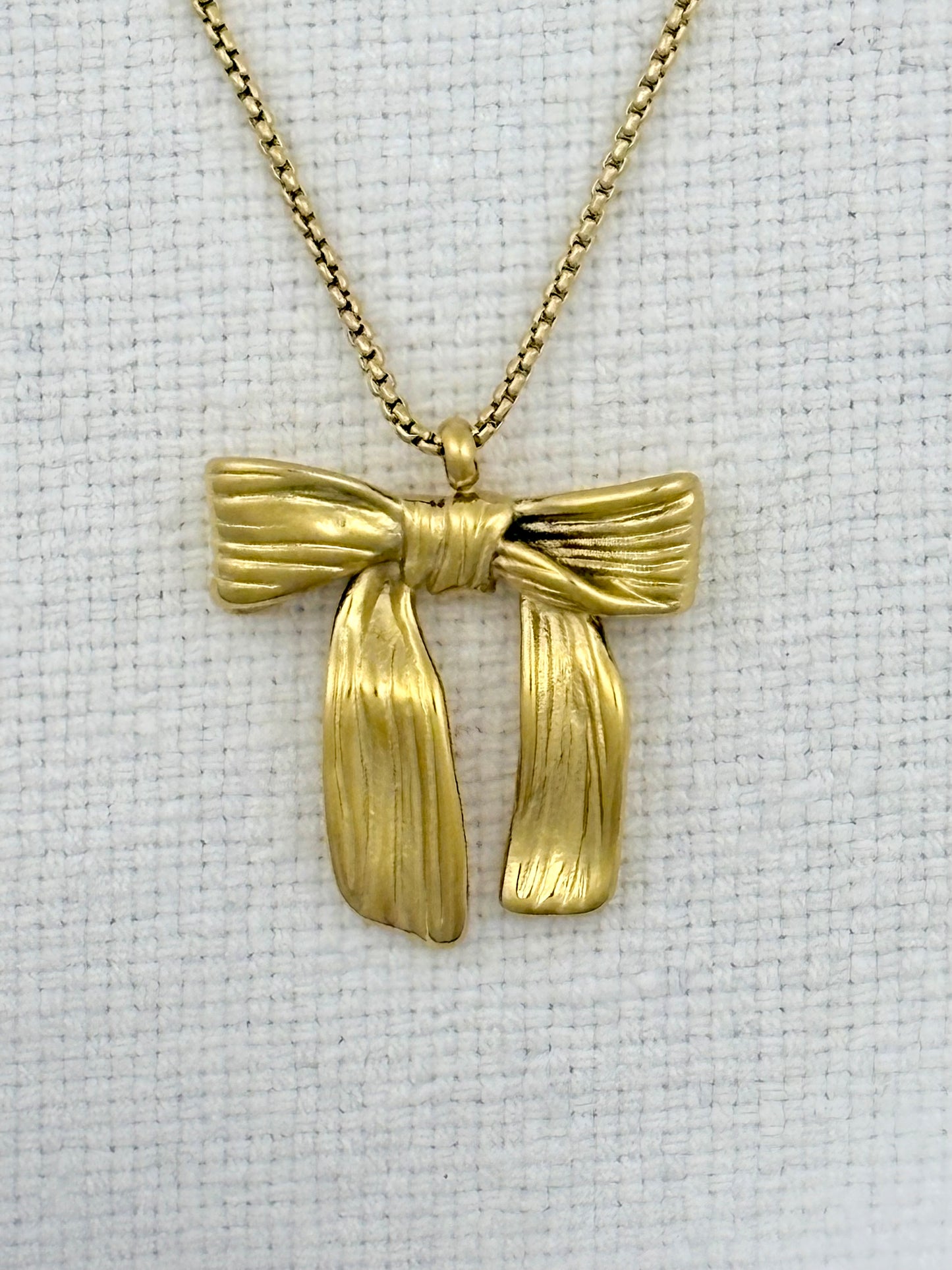 Bow Necklace