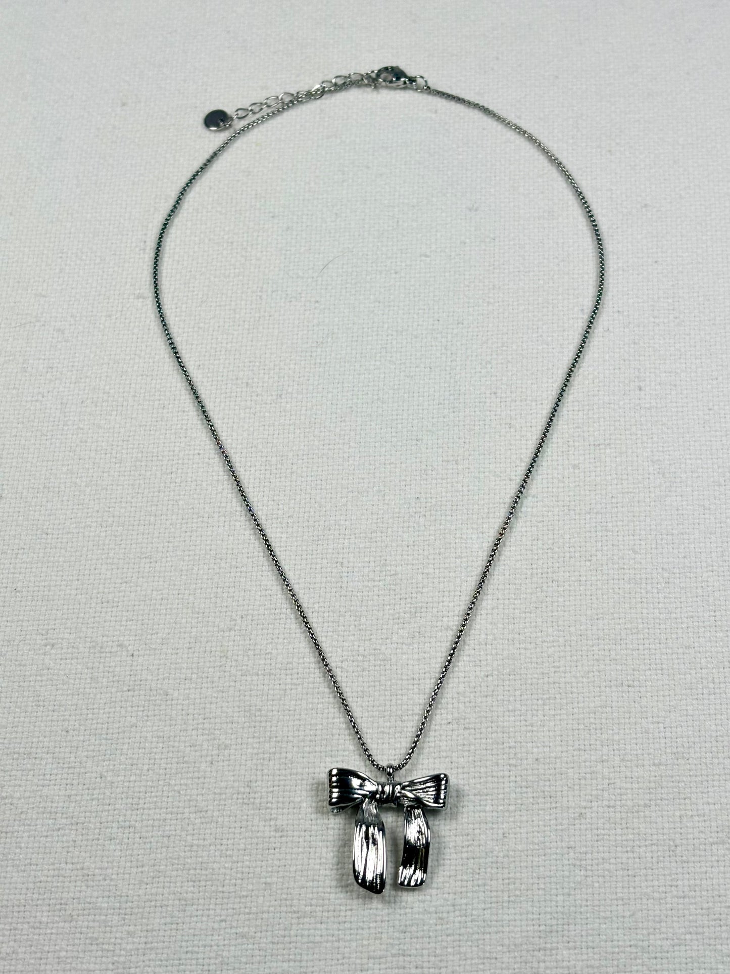 Bow Necklace
