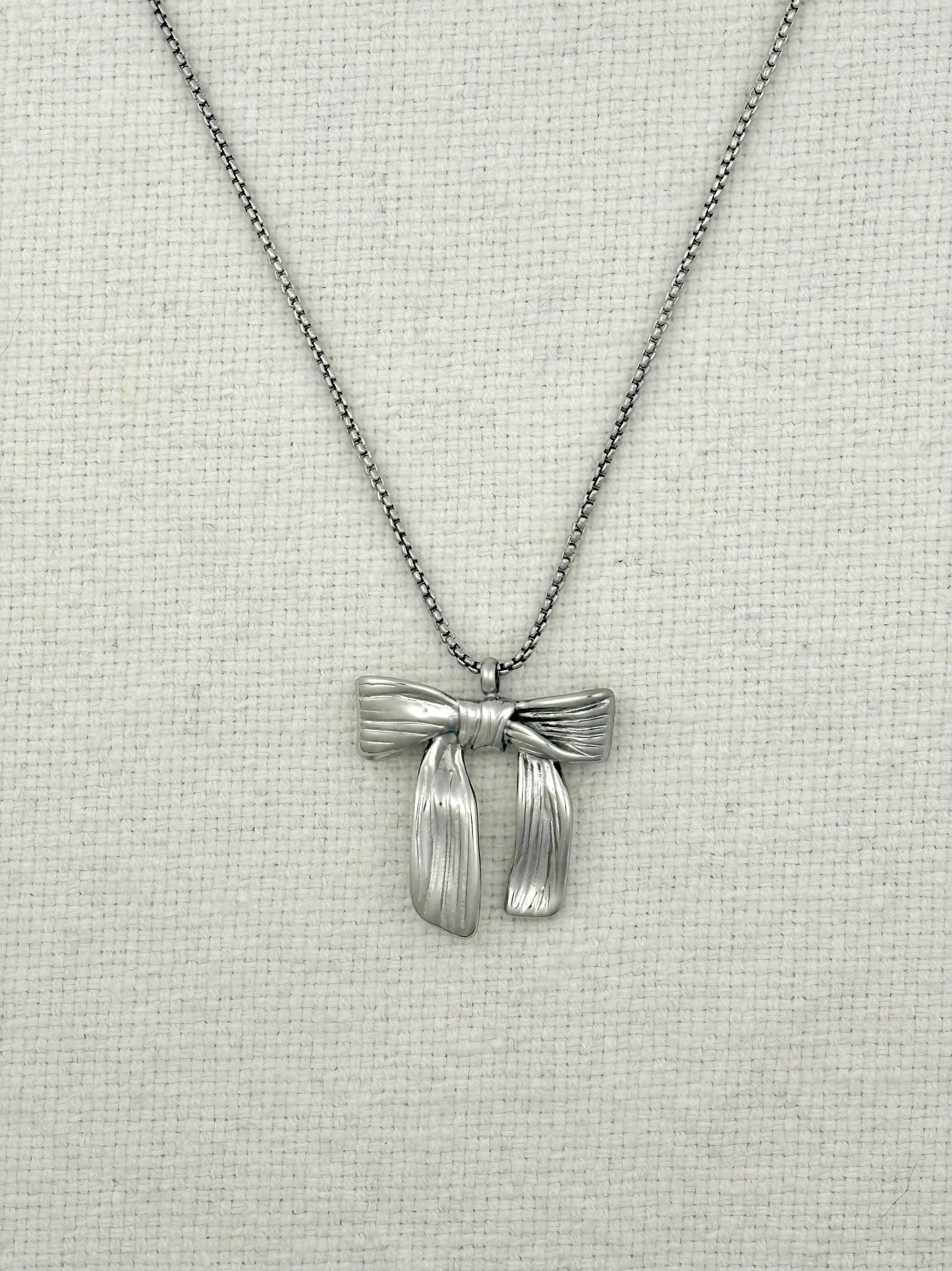 Bow Necklace