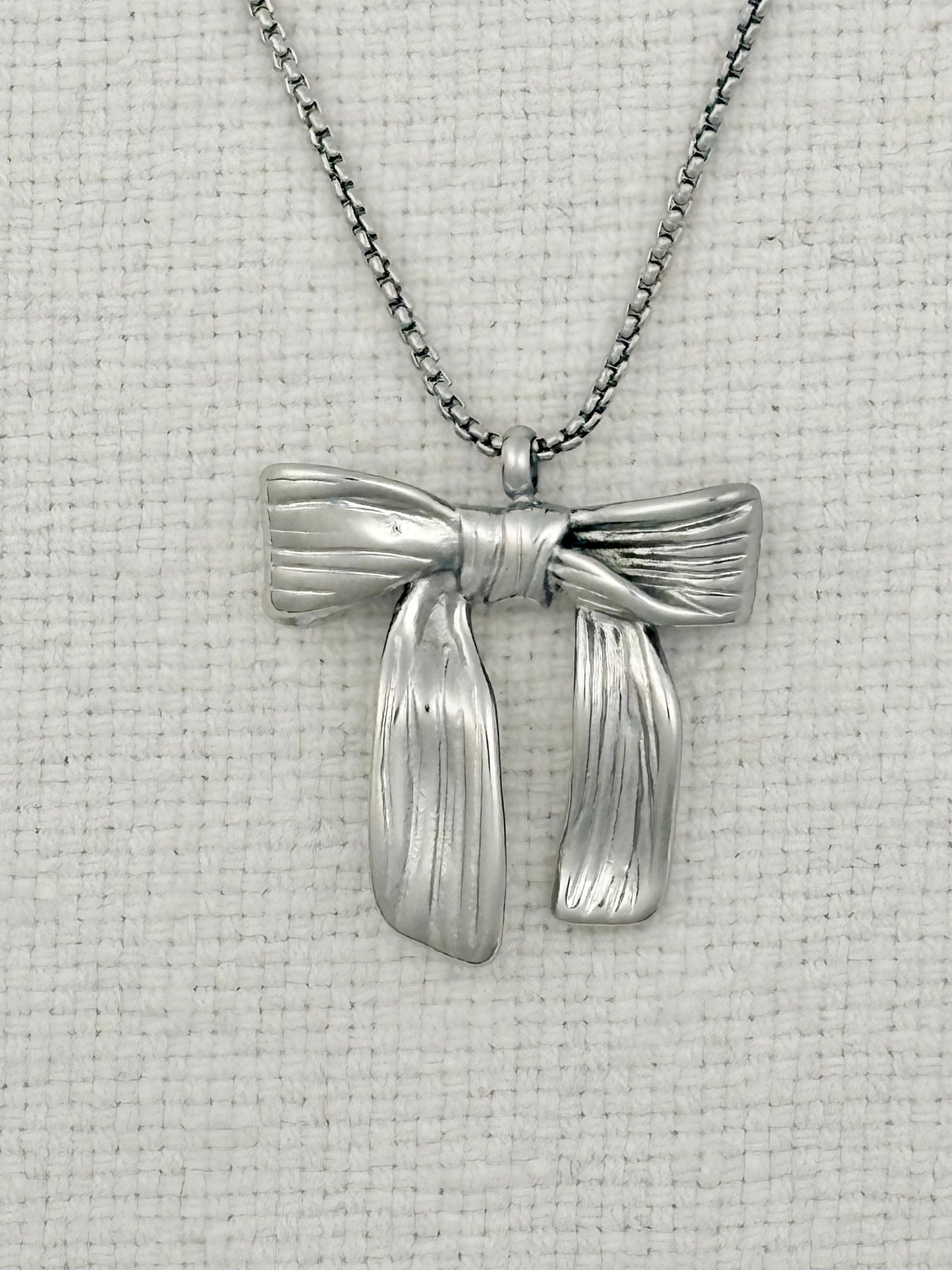Bow Necklace